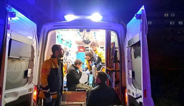 Van'da apartman yangını! 15 kişi dumandan etkilendi!